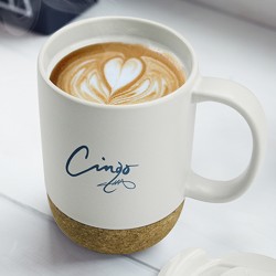Tasse en céramique Asobu avec base en liège 12 oz (355 ml) Tasse en céramique Asobu avec base en liège 12 oz (355 ml)
